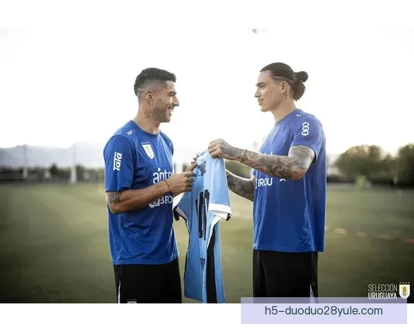 努涅斯致敬苏亚雷斯披9号自豪